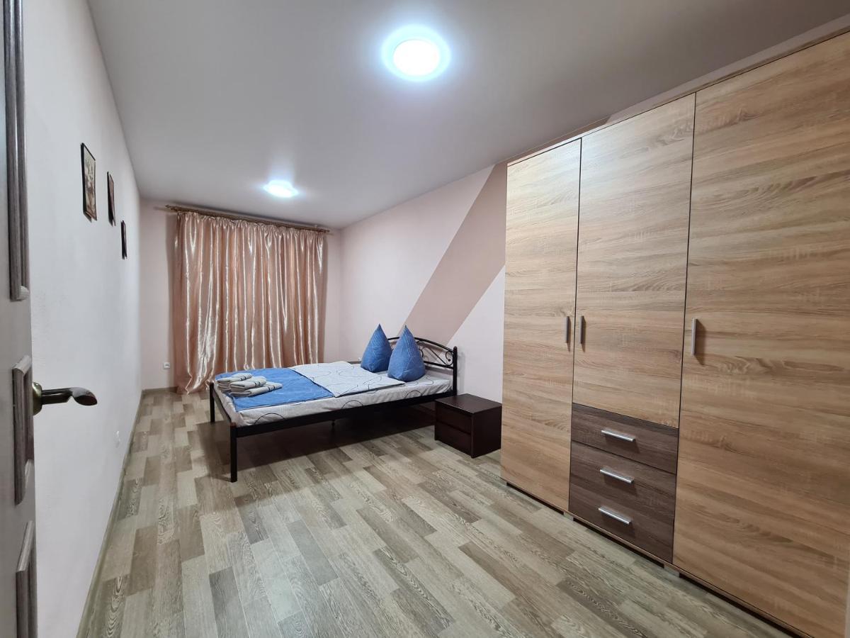 3-Room Apartment Near Inturist On Sobornyi Avenue 156, By Grandhome Zaporizhia 외부 사진